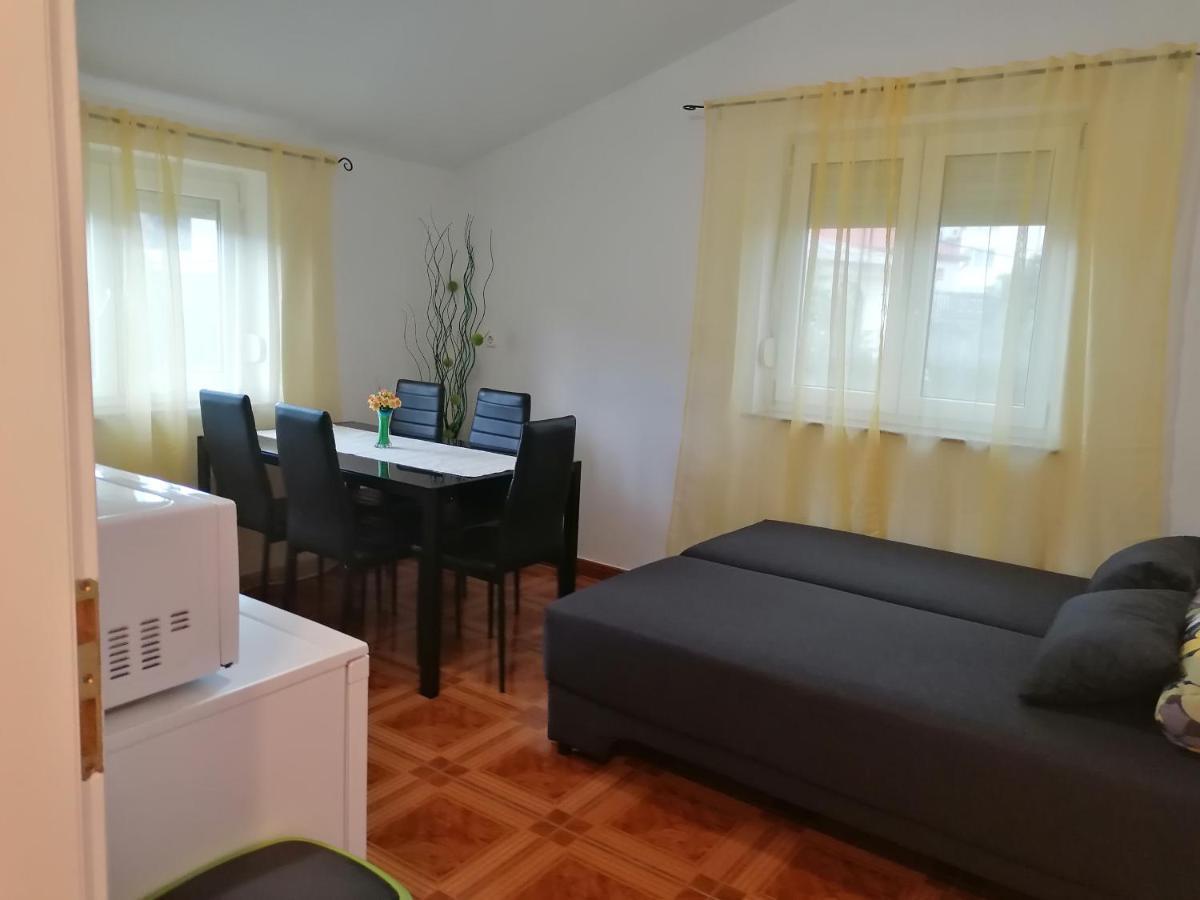 סנג' Apartmani Ivana Senj מראה חיצוני תמונה