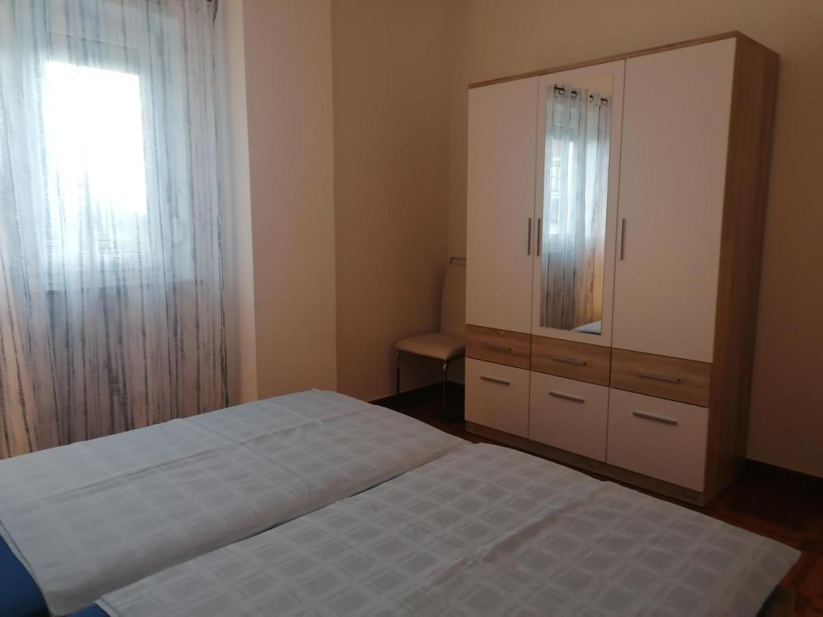 סנג' Apartmani Ivana Senj מראה חיצוני תמונה