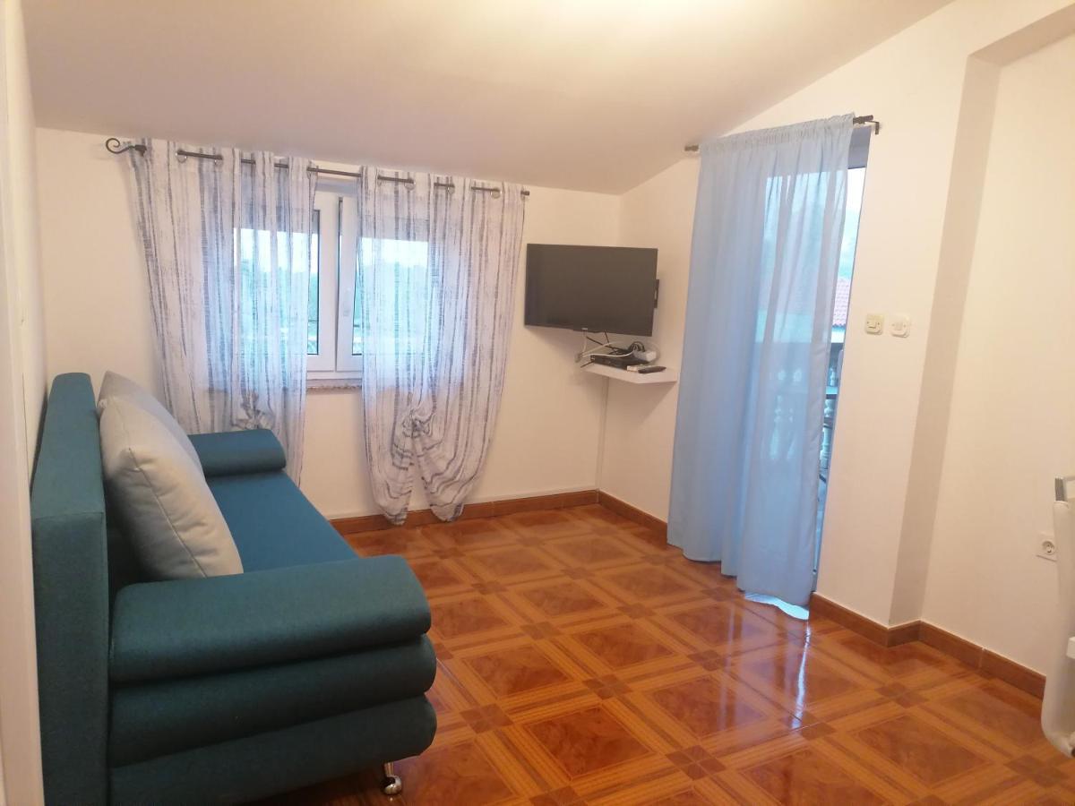 סנג' Apartmani Ivana Senj מראה חיצוני תמונה