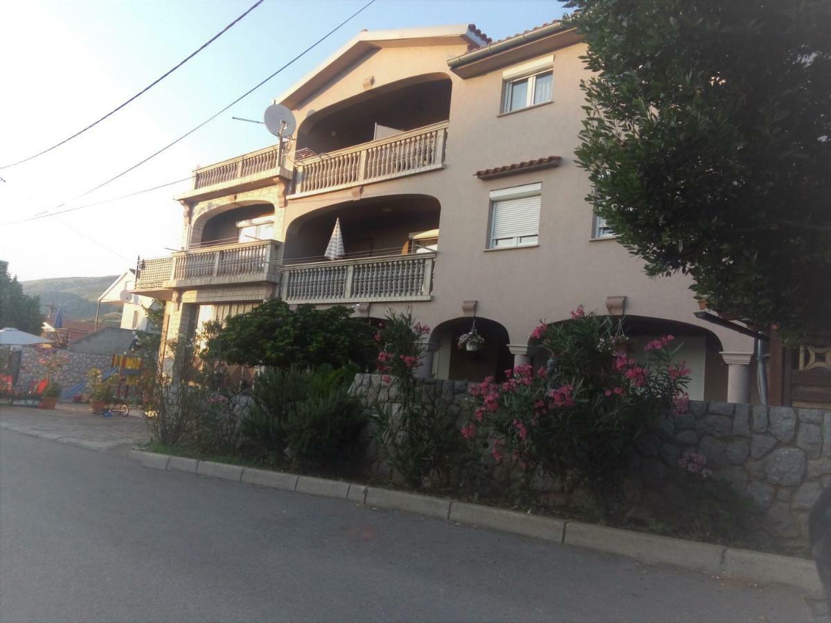 סנג' Apartmani Ivana Senj מראה חיצוני תמונה